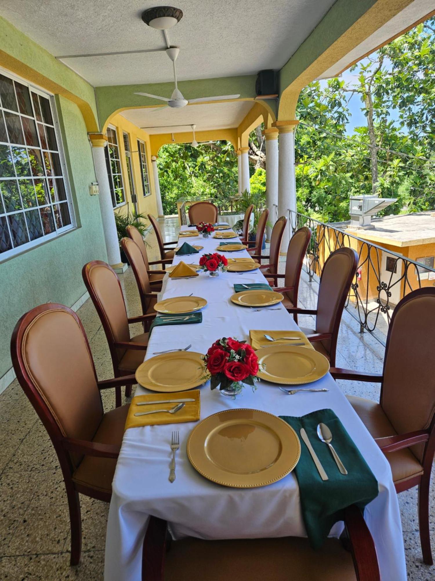 Palm Bay Guest House & Restaurant Монтего-Бей Екстер'єр фото